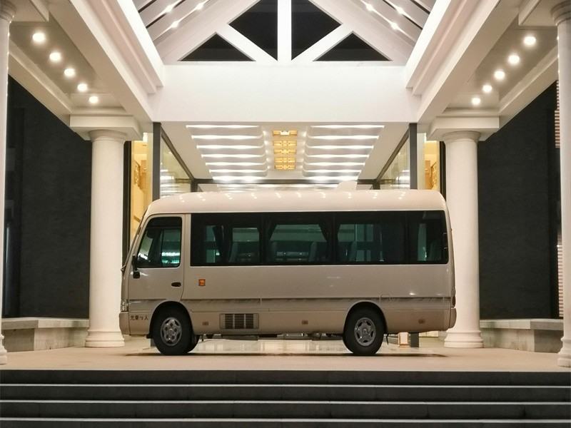 中巴车